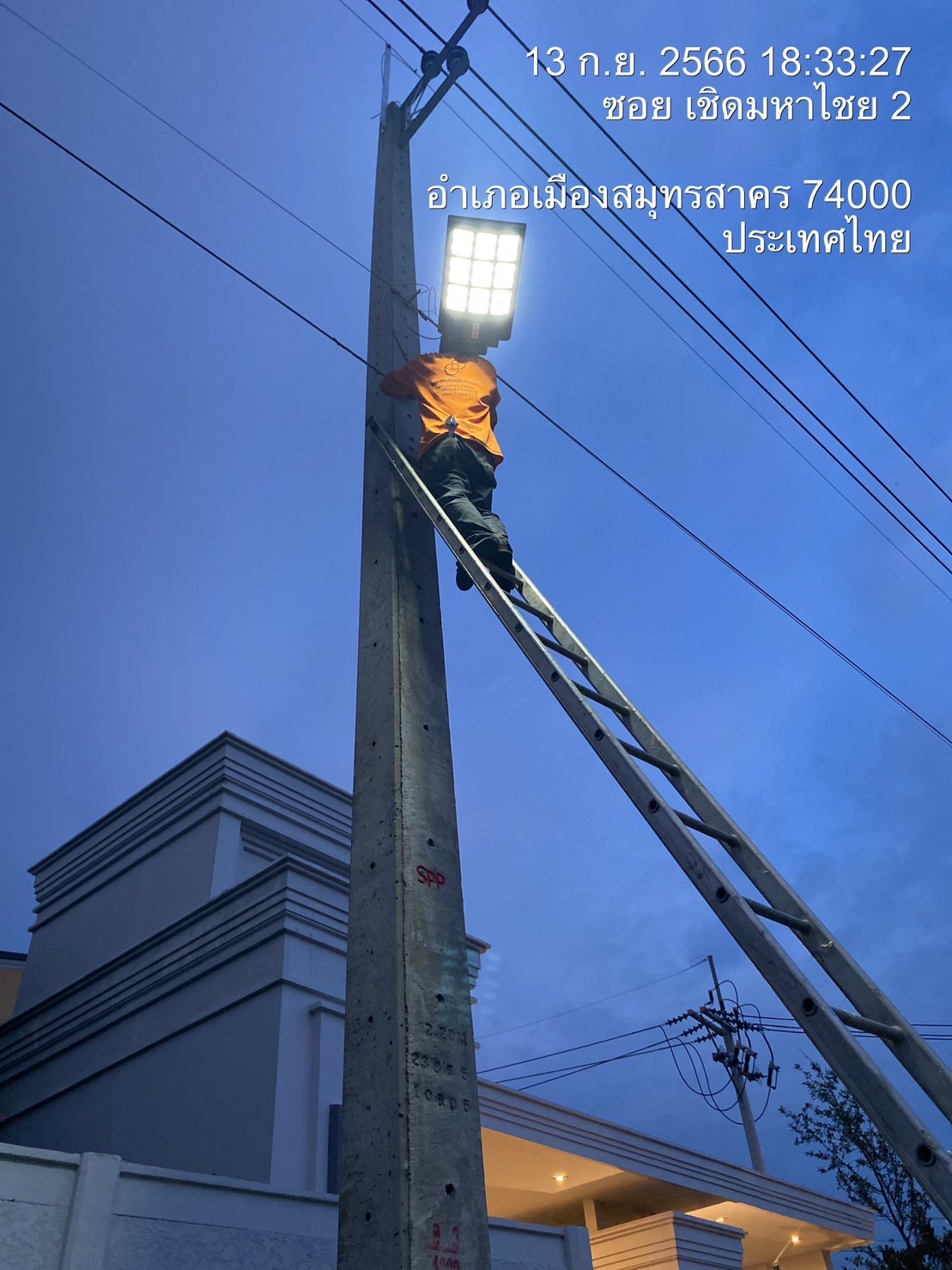 งานติดตั้งโคมไฟส่องสว่าง โซลาเซลล์